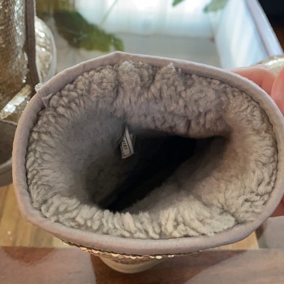 UGG Classic Short Sequin Boot grey sparkle size 6 - Picture 4 of 8